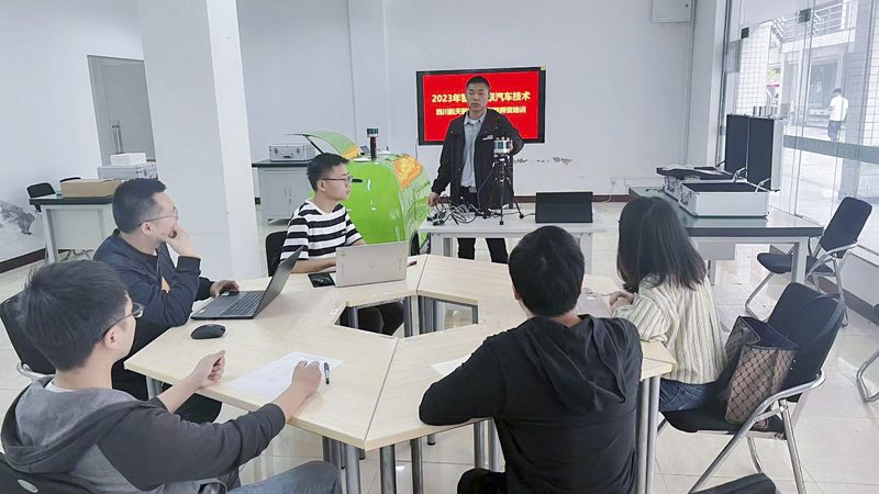 通常情况下，在线提升学历的毕业时间在1-2年左右。具体来说：
