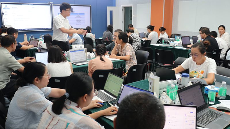 广州电工证考试培训的价格通常由以下几个因素构成：